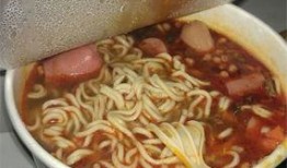 明星爆料煮泡面视频播放,煮泡面神技，一招解锁美味秘诀！